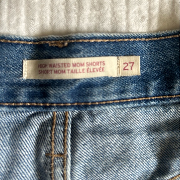 Levi’s high waisted mom shorts - Picture 4 of 5